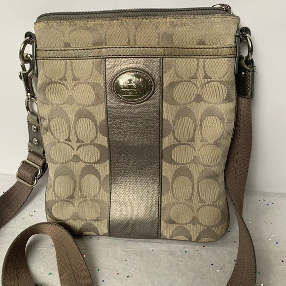 Vintage Coach Beige Gray Silver Signature C1175-43976 Small Logo Crossbody Purse - Picture 2 of 16